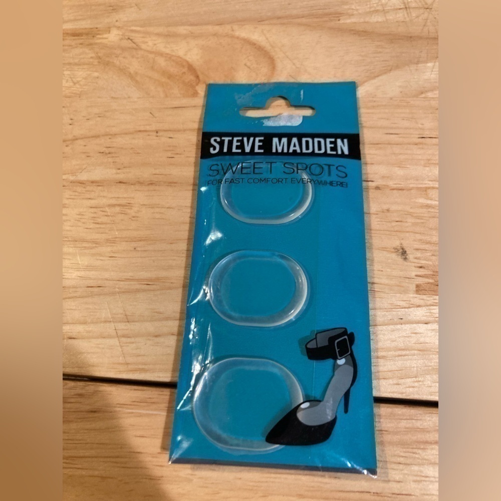 New in package Steve Madden Sweet Spots for fast comfort everywhere. 3 count